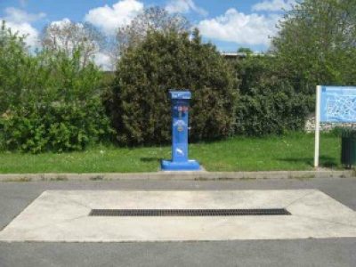 Aire-de-services-pour-camping-cars-de-Pamproux_33666