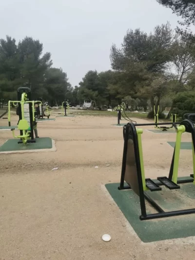 Aire-de-sport-a-la-colline-Notre-Dame-de-Pitie-agres-en-acces-libre_715090