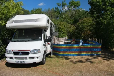 Aire-de-stationnement-camping-cars-du-Domaine-Poupat-8211-Briare_1731722