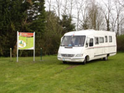Aire-de-stationnement-de-Civrac-de-Blaye_33916
