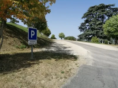 Aire-de-stationnement-de-Monflanquin-village-8211-Monflanquin_2840916