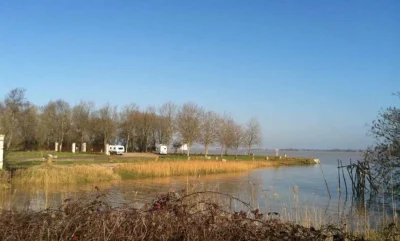 Aire-de-stationnement-de-Saint-Julien-8211-Saint-Julien-Beychevelle_3299005