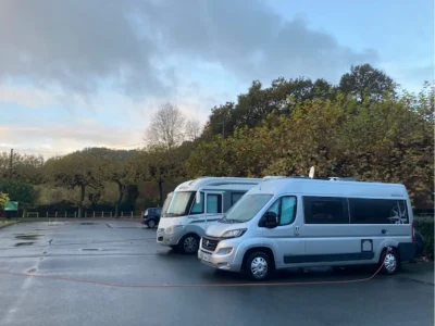 Aire-de-stationnement-de-camping-cars-8211-La-Bastide-Clairence_2878374