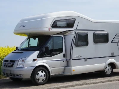 Aire-de-stationnement-de-camping-cars-de-Benais-8211-Benais_3250790