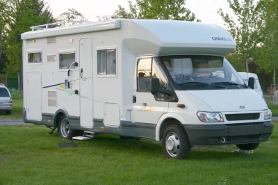 Aire-de-stationnement-pour-camping-cars-8211-Les-Bordes_1911026