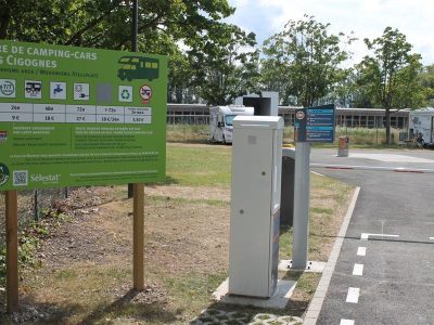Aire-de-stationnement-pour-camping-cars-8211-Les-Cigognes_39871