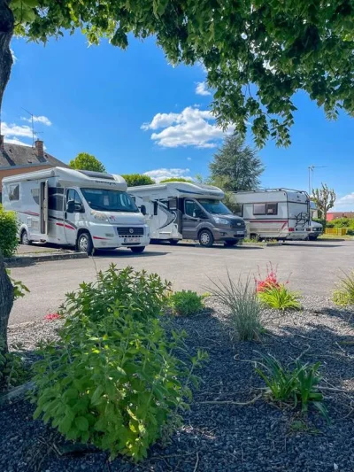 Aire-de-stationnement-pour-camping-cars-8211-Mouzon_2594271