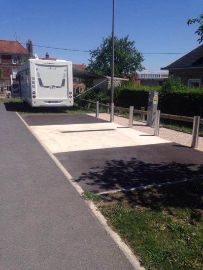 Aire-de-stationnement-pour-camping-cars_37977