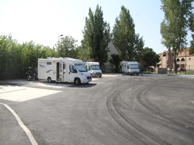 Aire-de-stationnement-pour-campings-cars-8211-Istres_2468286