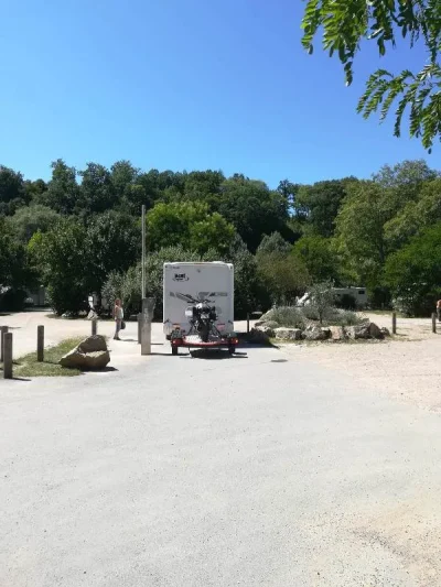 Aire-municipale-de-stationnement-de-Brantome-8211-Brantome-en-Perigord_2903757