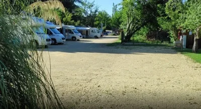 Aire-privee-de-camping-car-de-Cenac-et-Saint-Julien-8211-Cenac-et-Saint-Julien_3073248
