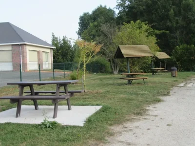 Aires-de-pique-nique-de-Montbouy-8211-Montbouy_1714896
