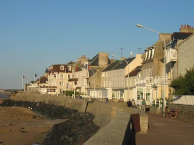 Arromanches-les-Bains-8211-Le-charme-dune-station-Balneaire-8211-Arromanches-les-Bains_3738320