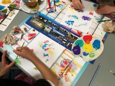 Atelier-5-quotL039art-est-un-jeu-d039enfantquot-8211-Un-attrape-soleil-fruite-8211-18-07-2025-8211-Fresselines_2089869