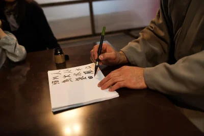 Atelier-calligraphie-japonaise-8211-22-10-2025-8211-Saint-Laurent-sur-Gorre_3165159