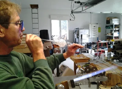 Atelier-de-fileur-et-souffleur-de-verre-a-la-flamme-8211-Val-Fouzon_1524774