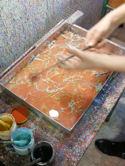 Atelier-de-pratique-artistique-Marbrage-ebru-8211-22-07-2025-8211-Le-Malesherbois_2761300