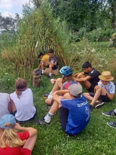 Atelier-floral-et-jeu-de-piste-pour-les-enfants-8211-Camboulazet_3576135
