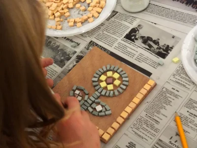 Atelier-mosaique-romaine-au-Musee-gallo-romain-8211-20-08-2025-8211-Claracq_2826785