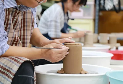 Ateliers-thematiques-de-poterie-8211-Charge_3196860