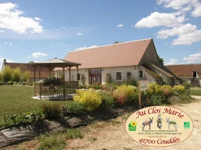Au-Clos-Marie-8211-Ecomusee-de-l039ane-et-quotNotre-Mere-la-Terrequot-espace-scenographique-8211-Couddes_3229430