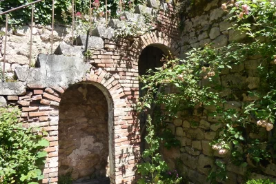 Au-detour-d039hotes-forts_999167