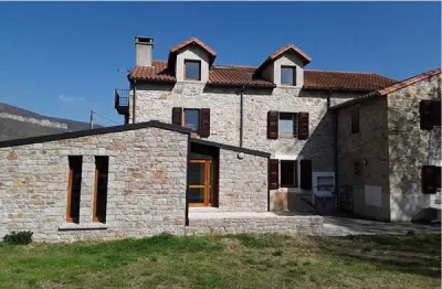 Auberge-de-Jeunesse-La-Maladrerie-8211-Millau_3642042