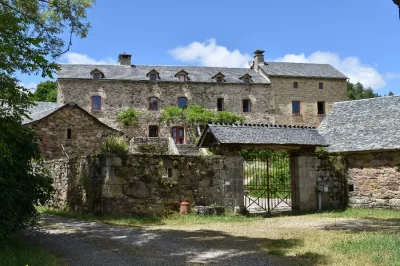 Aux-Bories-de-Previnquieres-8211-Severac-d039Aveyron_2240001
