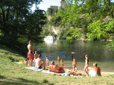 Baignade-a-Douelle-dans-la-riviere-Lot-8211-Douelle_2917820