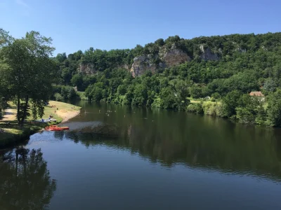 Baignade-a-la-plage-de-Saint-Cirq-Lapopie-dans-la-riviere-Lot-8211-Saint-Cirq-Lapopie_2917808