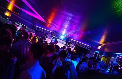 Bakoua_1104979