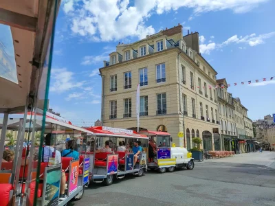 Balade-en-petit-train-touristique-8211-Caen_3291130