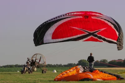 Bapteme-de-l039air-en-parapente-a-moteur_1136380
