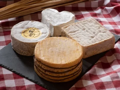 Bar-a-fromages-au-Village-fromager-Graindorge-8211-Livarot-Pays-d039Auge_1385813
