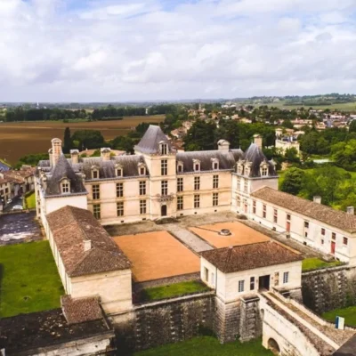 Biens-venus-avec-le-Carrosse-au-Chateau-ducal-de-Cadillac-8211-16-04-2025-8211-Cadillac-sur-Garonne_2236805
