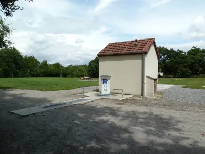 Borne-de-camping-car-de-La-Perouille-8211-La-Perouille_1692621