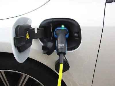 Borne-de-charge-electrique-pour-vehicule-Gonat-8211-Gien_2311044