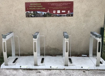 Borne-de-recharge-electrique-pour-velo-8211-Meung-sur-Loire_2360415