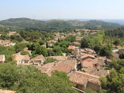 Bouches-du-Rhone-en-Paysages-8211-Aurons-musarder-avec-la-cigale_715006