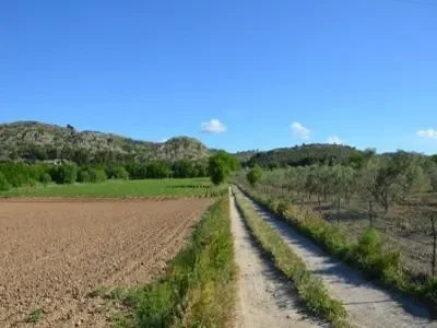 Bouches-du-Rhone-en-Paysages-8211-Pelissanne-en-velo-entre-ville-et-campagne-8211-Pelissanne_2692343