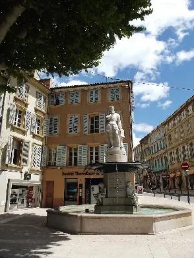 Bouches-du-Rhone-en-Paysages-8211-Salon-de-Provence-au-Clair-des-Fontaines-8211-Salon-de-Provence_2700607