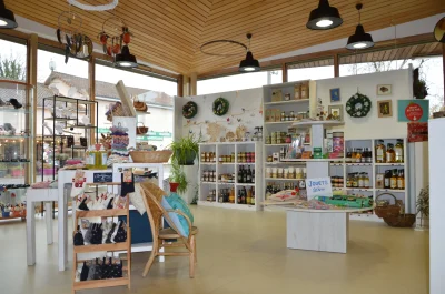Boutique-quotAux-P039tites-Emplettesquot-de-l039Office-de-Tourisme-8211-Chalus-8211-Chalus_2172897