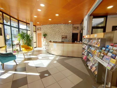 Bureau-d039Information-Touristique-de-Noves-8211-Noves_2362408