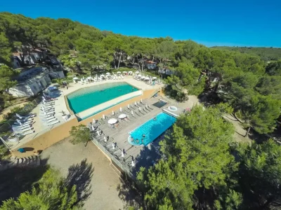 CAMPING-RESIDENTIEL-LA-PINEDE-8211-Castelnau-de-Guers_2796477