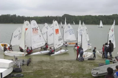 CENTRE-NAUTIQUE-8211-VOILE-8211-CANOE-8211-PEDALO_705355