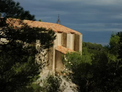 CHAPELLE-NOTRE-DAME-DES-AUZILS-ET-CIMETIERE-MARIN_566512