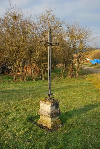 CROIX-DE-FER-SUR-SOCLE-DE-PIERRE-8211-FRONVILLE-8211-Fronville_2126652
