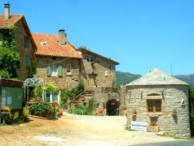 Camping-Le-Roc-qui-Parle-8211-Nant_2489433