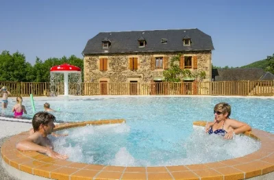 Camping-USHUAIA-VILLAGES-LES-RIVES-D039OLT-ET-AUBRAC-8211-Saint-Geniez-d039Olt-et-d039Aubrac_2227542