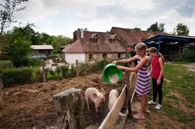 Camping-a-la-ferme-du-Domaine-de-Royeres-8211-La-Roche-l039Abeille_1880256